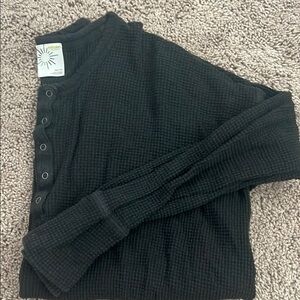 Aerie Black Crew Neck Sweater with Classic Design